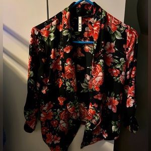 Women size small Floral print, waist length jacket in a relaxed fit